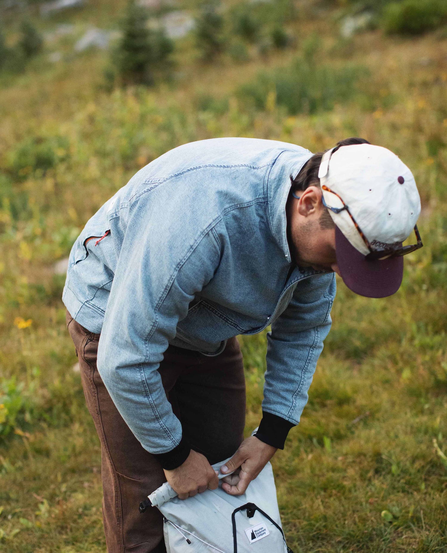 Guy wearing GT reverso on a hike